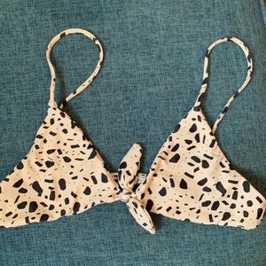 Aila Blue cathedral top. Black and white.